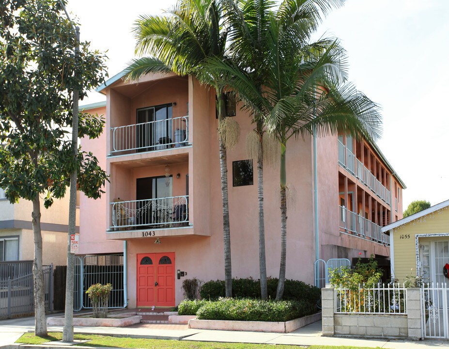1043 Raymond Ave in Long Beach, CA - Building Photo