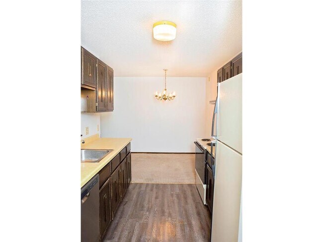 4009 Heritage Hills Dr-Unit -209 in Bloomington, MN - Foto de edificio - Building Photo