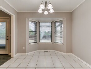 205 N Rockypoint Dr in Edmond, OK - Building Photo - Building Photo