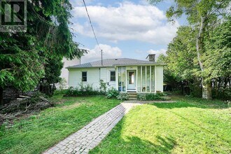 16 Ontoro Blvd in Ajax, ON - Building Photo - Building Photo