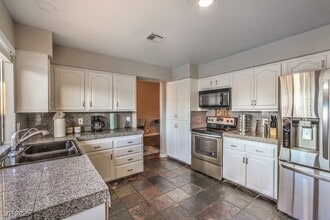 5198 Hibbetts Dr in Las Vegas, NV - Building Photo - Building Photo