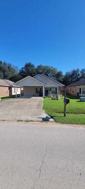 103 Sunflower Estates Ln in Carencro, LA - Building Photo