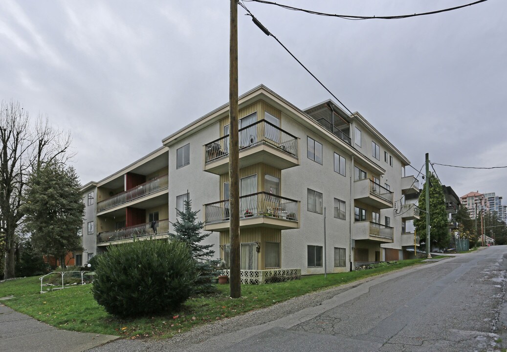 615 3rd Ave in New Westminster, BC - Building Photo