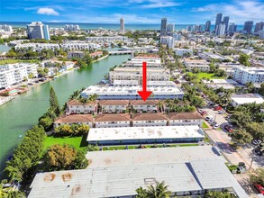 1195 Marseille Dr in Miami Beach, FL - Foto de edificio - Building Photo