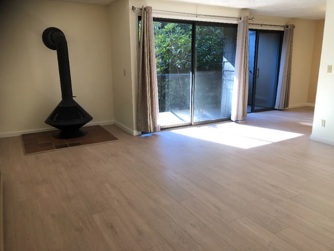 6479 137th Ave NE in Redmond, WA - Foto de edificio - Building Photo