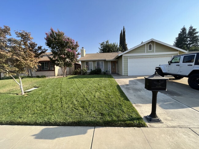 property at 4633 W Howard Ave