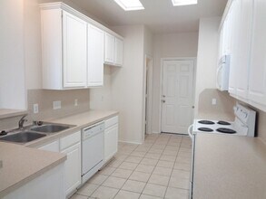 17147 Oakwood Chase Dr in Spring, TX - Foto de edificio - Building Photo