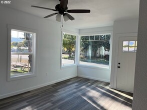 2303 N Fir St in La Grande, OR - Building Photo - Building Photo