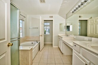 447 Cardinal Ln in Bolingbrook, IL - Foto de edificio - Building Photo