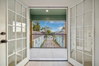 711 E 32nd St, Unit B in Houston, TX - Foto de edificio - Building Photo