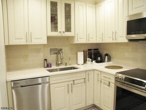 51 Mt Kemble Ave in Morristown, NJ - Building Photo - Building Photo
