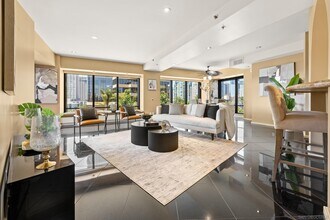 200 W Harbor Dr in San Diego, CA - Foto de edificio - Building Photo