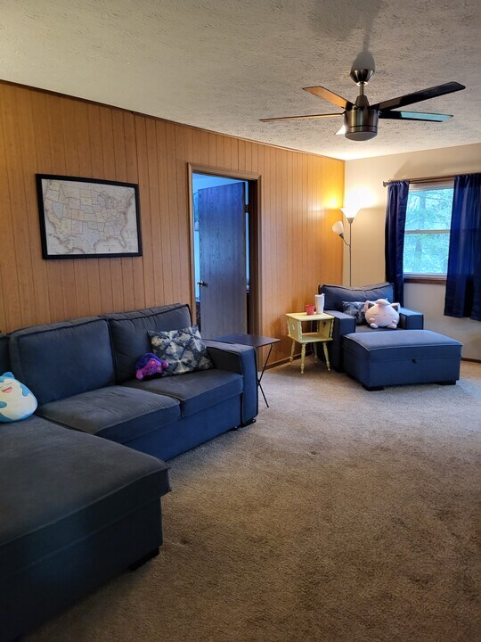 3257 Hommon Rd in Ravenna, OH - Foto de edificio