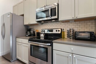 127 Carondelet St in New Orleans, LA - Building Photo - Building Photo