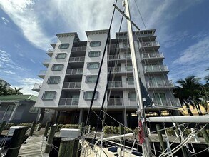 2475 NW 16th St Rd in Miami, FL - Building Photo - Building Photo