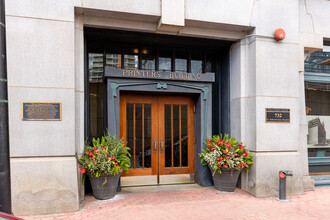 Polk Street Station in Chicago, IL - Foto de edificio - Building Photo