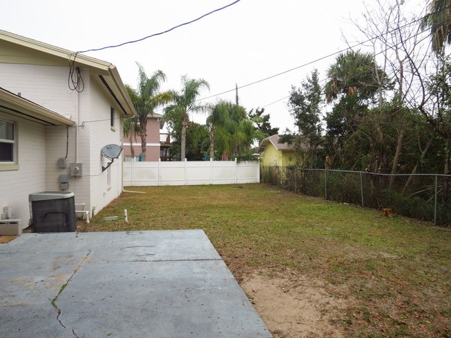 122 Magnolia Dr in Ormond Beach, FL - Building Photo - Building Photo