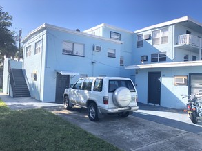 405 Tyler Ave in Cape Canaveral, FL - Building Photo - Building Photo