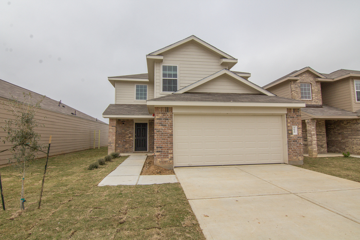 2025 Oakwood Forest Dr in Bryan, TX - Building Photo