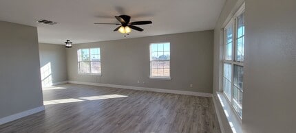 465 Cottletown Rd in Smithville, TX - Building Photo - Building Photo