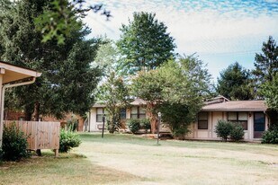 2421 Madison St, Unit 13 in Clarksville, TN - Building Photo