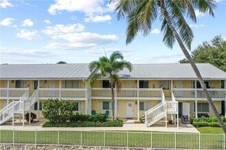 4607 Bayshore Dr in Naples, FL - Building Photo - Building Photo