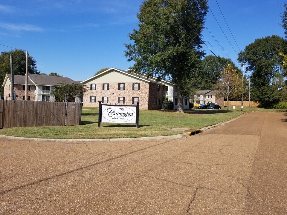 Covington in Natchez, MS - Foto de edificio