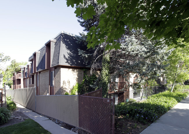 Devereaux Apartments in Salt Lake City, UT - Foto de edificio - Building Photo