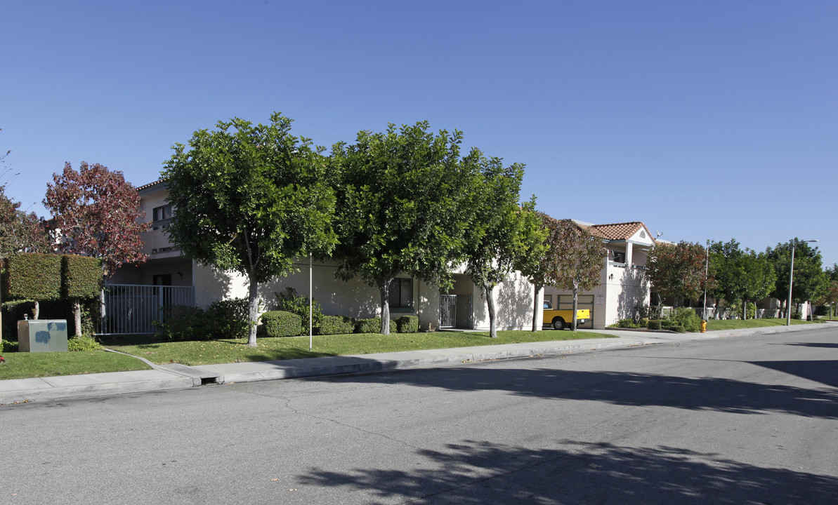 Pacific Garden Apartments in Buena Park, CA - Building Photo