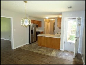 9803 Pinnacle Valley Rd in Little Rock, AR - Building Photo - Building Photo