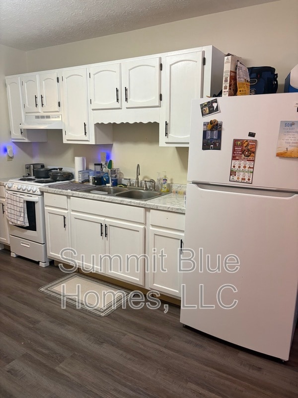 property at 3953 Kent St