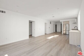 3755 S Canfield Ave in Los Angeles, CA - Foto de edificio - Building Photo