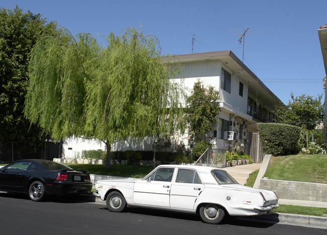 136 S Manhattan Pl in Los Angeles, CA - Building Photo - Building Photo