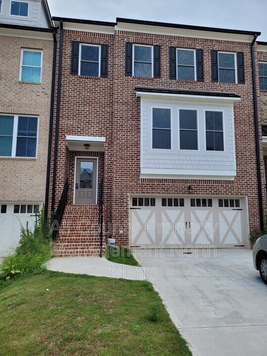 4890 Wil Ray Ln in Cumming, GA - Foto de edificio