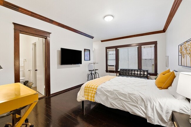 330 Cedar Ave in Long Beach, CA - Building Photo - Building Photo