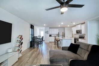 13013 Field Plow Ln in Elgin, TX - Building Photo - Building Photo