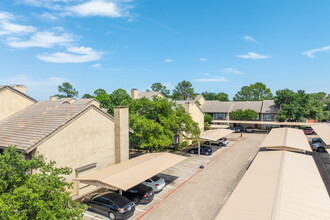 Quail Run Condominiums in Irving, TX - Building Photo - Building Photo