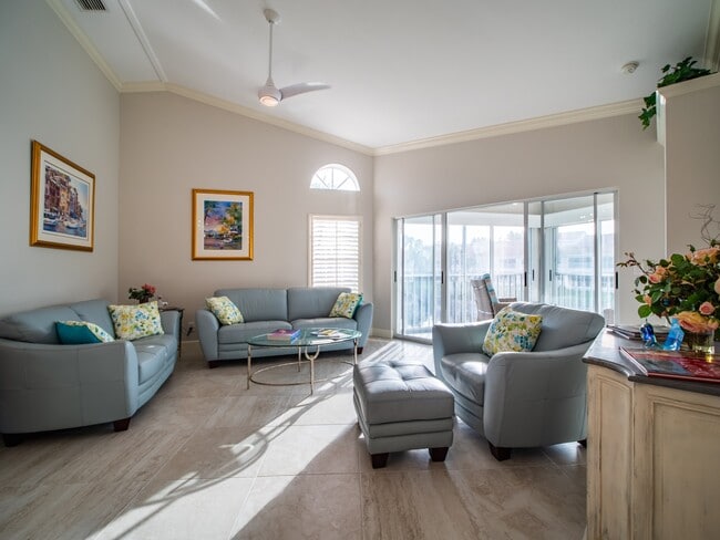 8415 Excalibur Cir in Naples, FL - Building Photo - Building Photo
