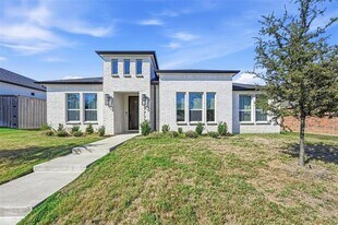 7733 Indian Ridge Trail in Dallas, TX - Building Photo