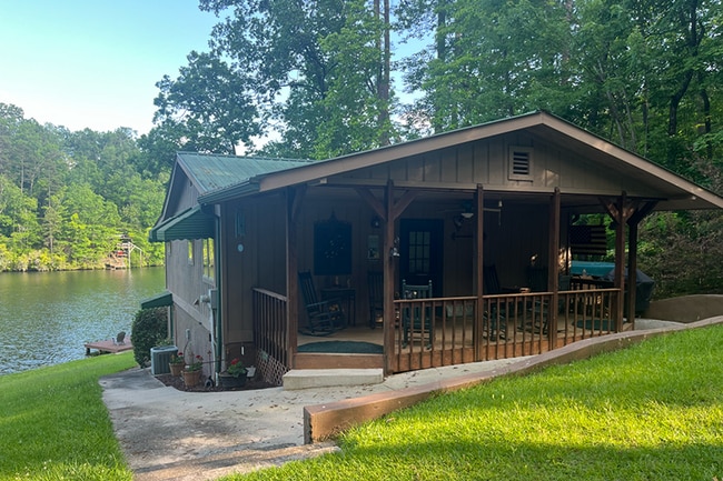 210 Lake Becky Rd in Mountain Rest, SC - Foto de edificio - Building Photo