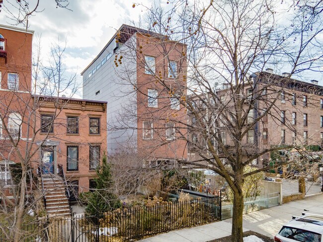 114 4th Pl in Brooklyn, NY - Building Photo - Building Photo