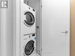 5 Quarrington Ln in Toronto, ON - Building Photo - Building Photo