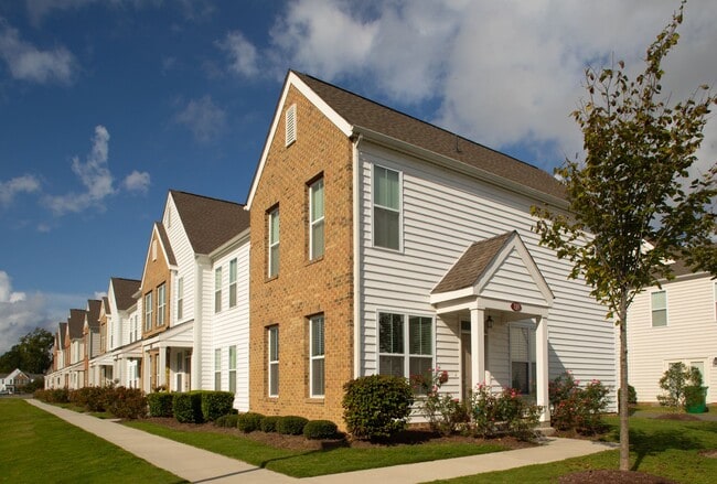 Yorktown Arch in Yorktown, VA - Building Photo - Building Photo
