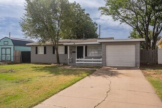 1011 SW 48th Ave in Amarillo, TX - Building Photo - Building Photo
