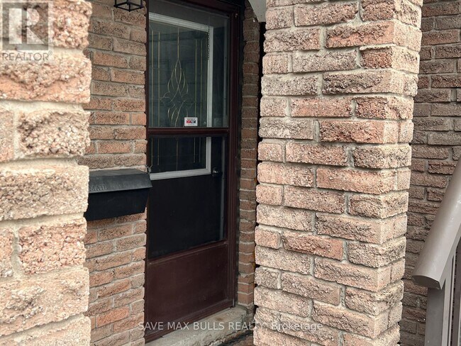 7030 Copenhagen Rd in Mississauga, ON - Building Photo - Building Photo