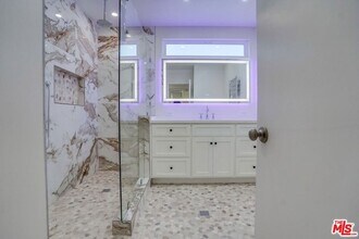 6514 Hedding St in Los Angeles, CA - Building Photo - Building Photo