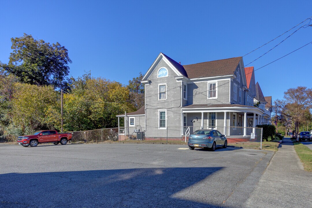 127 Clay St, Unit B in Suffolk, VA - Foto de edificio