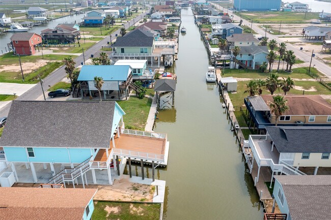 property at 413 Pompano Ln