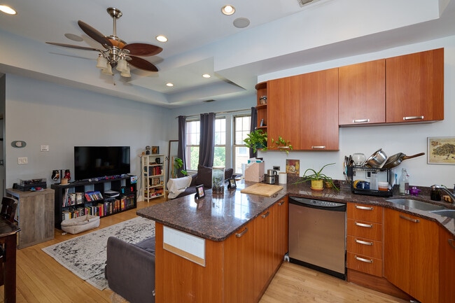 5711 N Kimball Ave in Chicago, IL - Building Photo - Building Photo