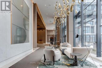 30 Inn On The Pk Dr in Toronto, ON - Building Photo - Building Photo